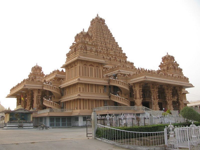 Shri Aadya Katyayani Shakti Peeth Mandir (Chhatarpur Temple)